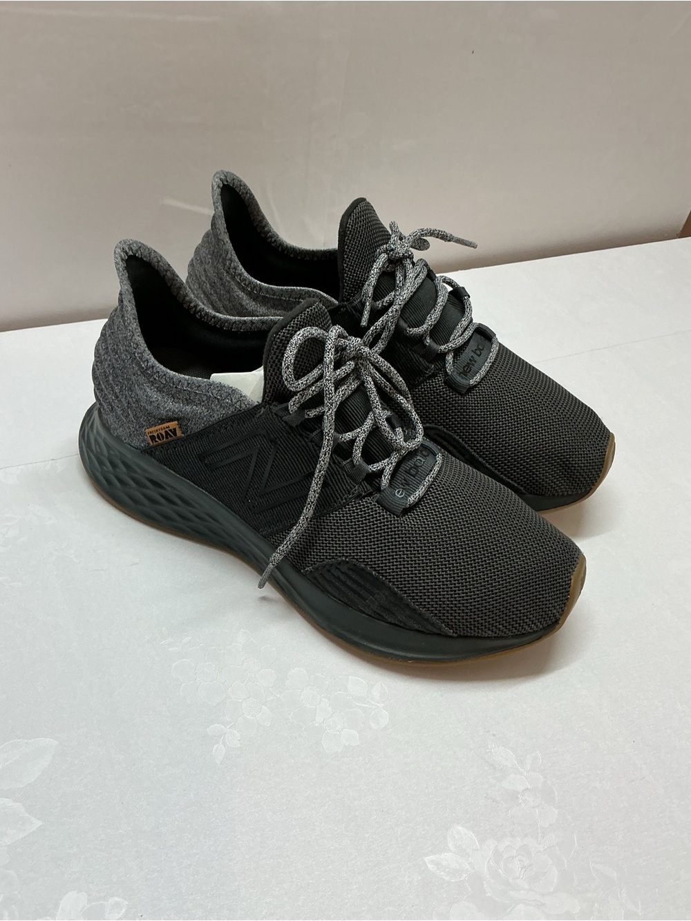 New balance Light Gray Men's Athletic Sneakers with Gum Sole